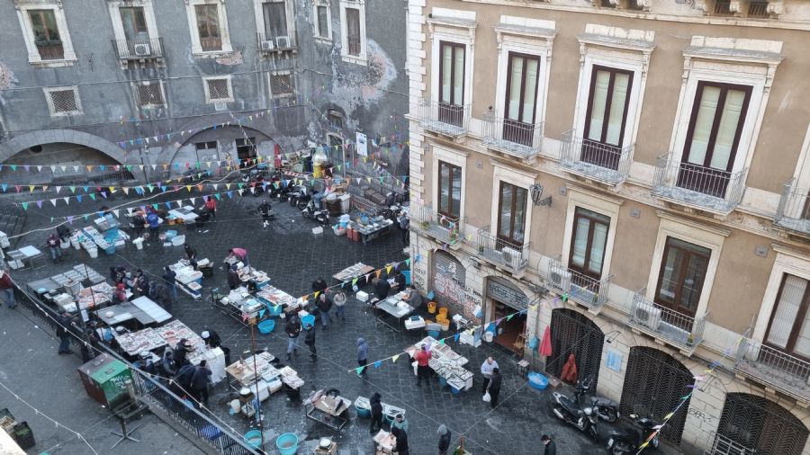 נוף הדירה שלנו לשוק הדגים של קטאניה